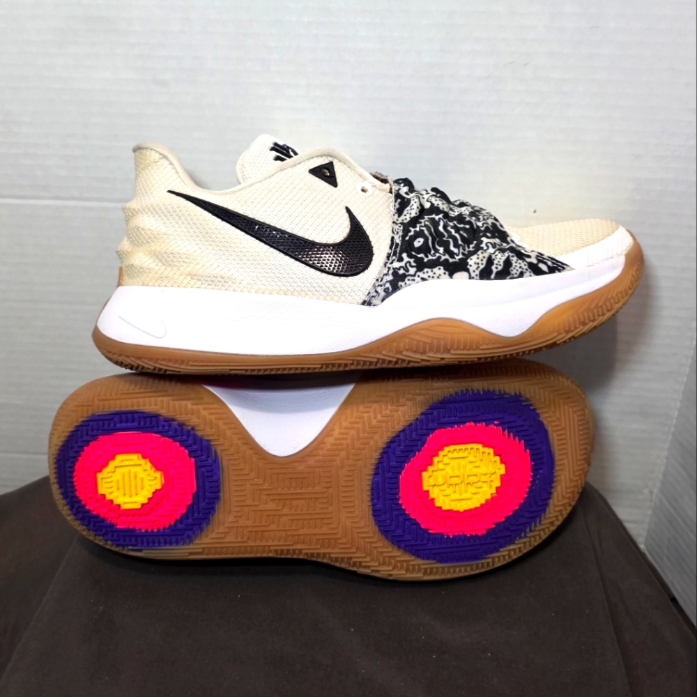 Nike Kyrie 1 Low EP Black White Gum Rubber Mens Size 7.5 #A08979-100